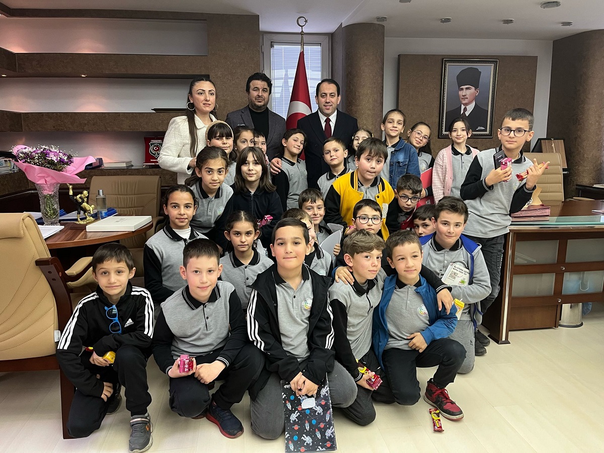 TEKKEKÖY İLKOKULU ÖĞRENCİLERİ KAYMAKAMIMIZI ZİYARET ETTİ